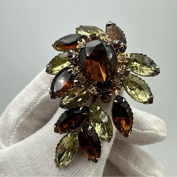 Vintage Rhinestone by Judy Lee Brooch #655
